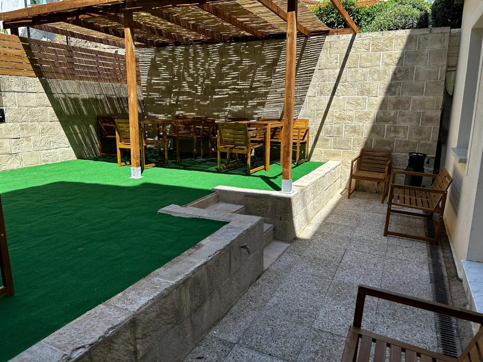 Bohobos Hostel Antibes Esterno foto